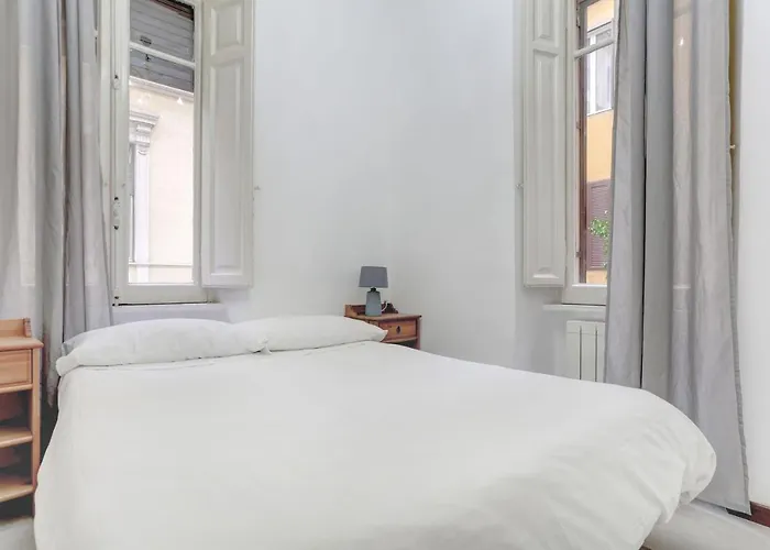Charming Colosseum Apartment *
