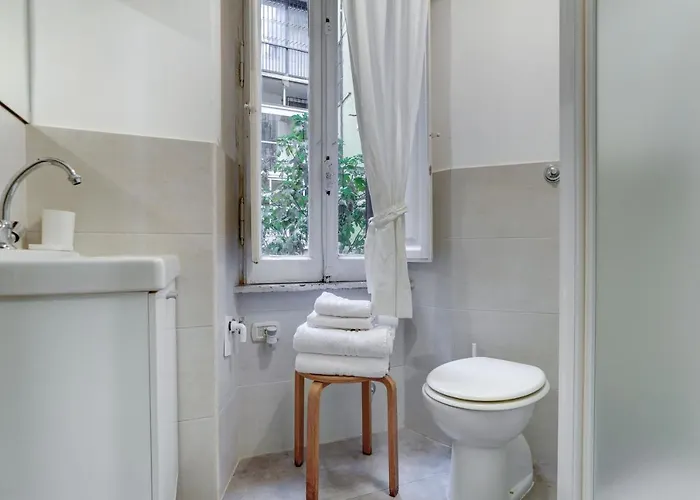 Charming Colosseum Apartment *