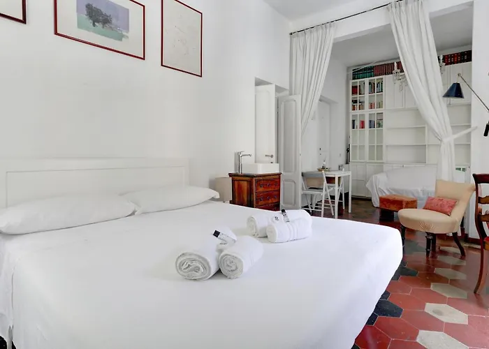 Charming Colosseum Apartment *