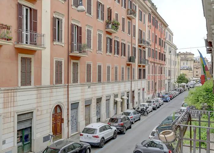 Charming Colosseum Apartment