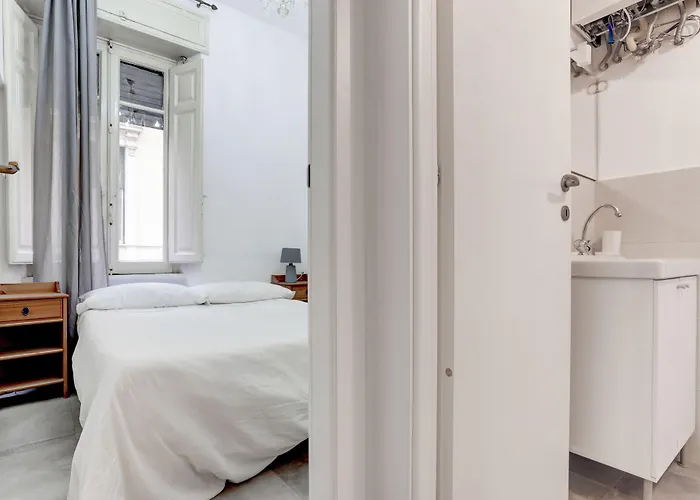 Charming Colosseum Apartment *