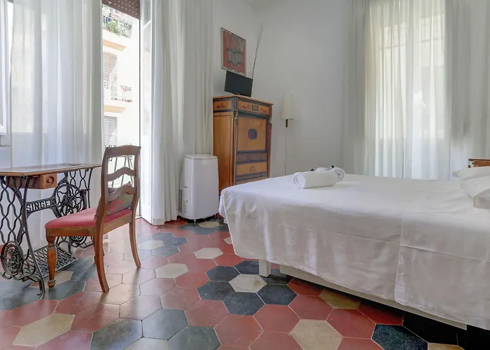 Charming Colosseum Apartment